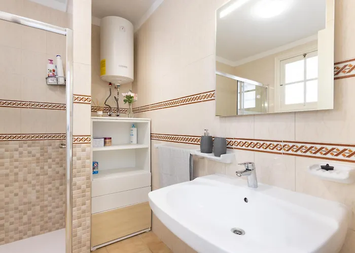 Home2book Ocean Views & Terrace Steps To The شقة *